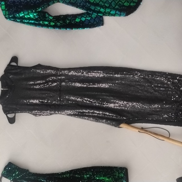 Formal dresses - Picture 2 of 5